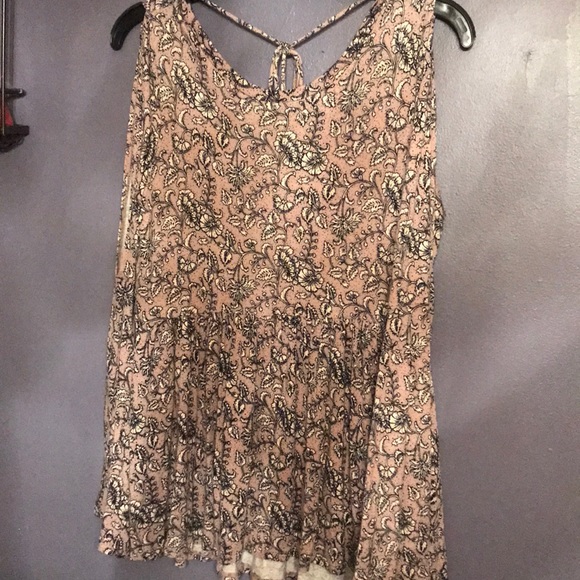 American Eagle Outfitters Tops - AE Gorgeous floral cold shoulder top size M